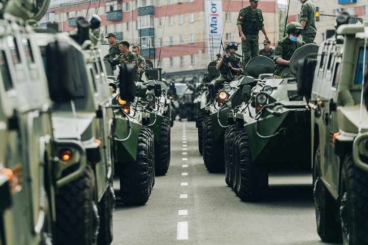 Военный парад отрепетировали в Улан-Удэ частично без масок