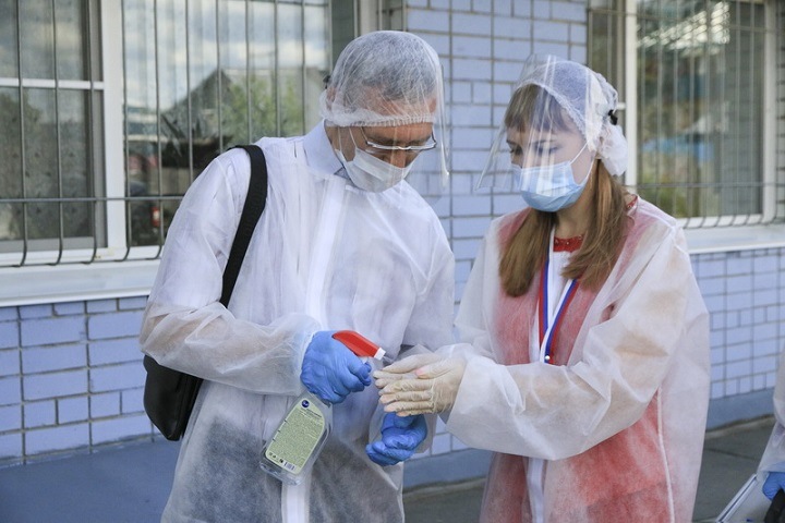 Десятки членов избиркомов заболели коронавирусом в Сибири