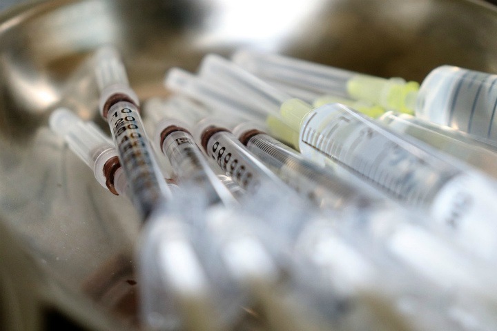 Три российских прототипа вакцины от COVID-19 показали эффективность