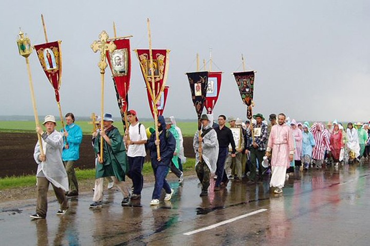 Алтайских священнослужителей накажут за крестный ход в разгар пандемии