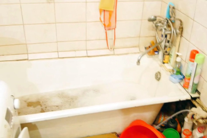 Нечистоты заливают многоквартирные дома в Новосибирске