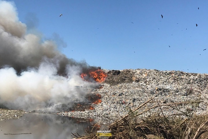 Жители кузбасского поселка пожаловались на едкий дым с мусорного полигона