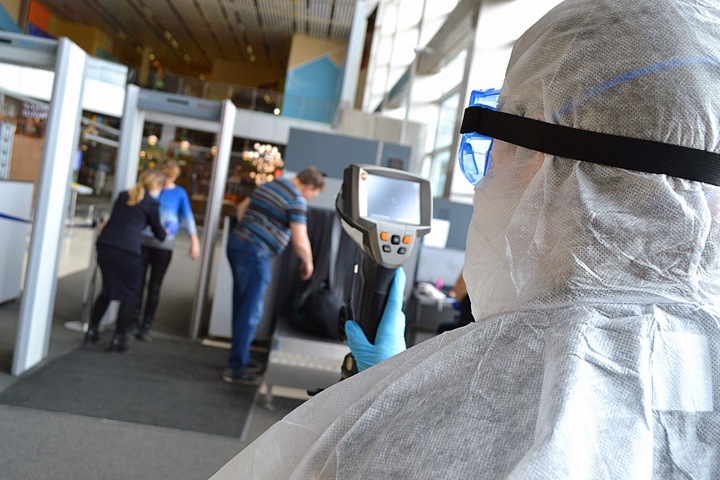 Коронавирус завезли в Россию не менее 67 раз. Сейчас инфекцию разносят молодые люди