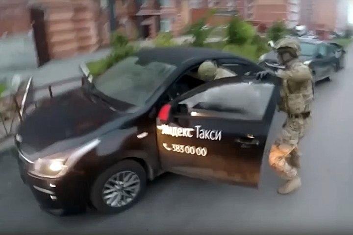 ФСБ заявила о задержании террористов в Новосибирске и показала видео с Яндекс.Такси