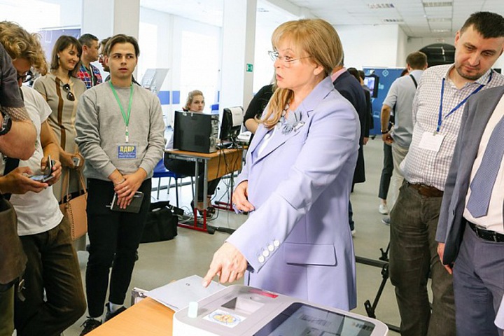 Глава новосибирского штаба Навального о многодневных выборах: «Ничего не помешает сорвать пломбу, перерисовать бюллетени»