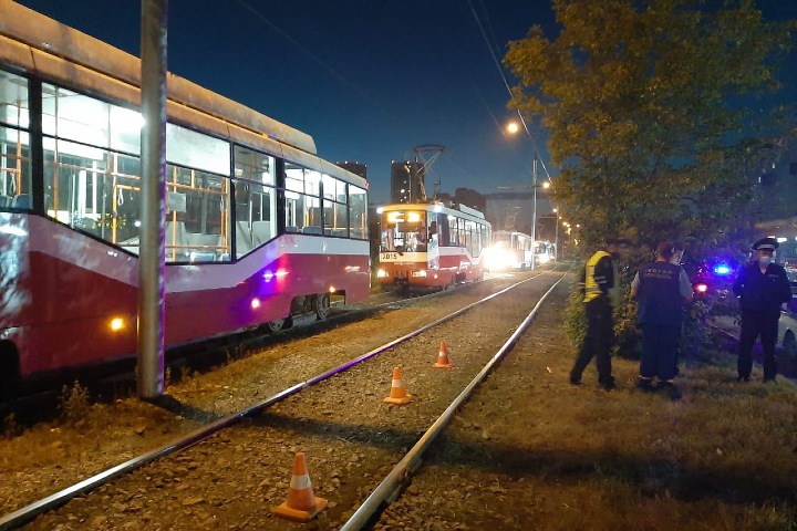 Трамвай раздавил попавшего на рельсы новосибирца