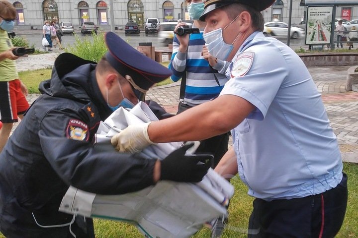 Полиция приравняла агитацию зарегистрированных кандидатов в горсовет Новосибирска к пикету