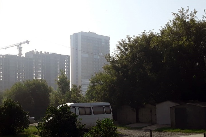 Новосибирский микрорайон ОбьГЭС заволокло дымом. Уровень загрязнения критический