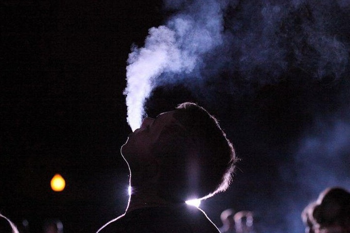Бороться с подростковым курением в Новосибирской области мешает торговля контрабандными сигаретами