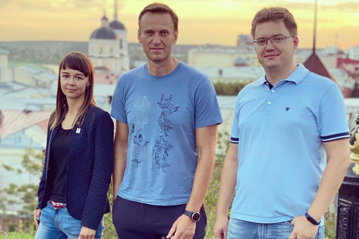 Навального с отравлением экстренно госпитализировали в Омске