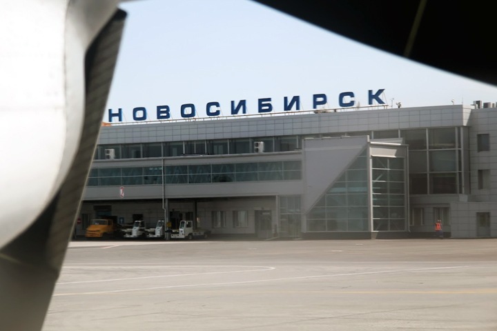 Самолеты не смогли сесть в Новосибирске из-за дымки