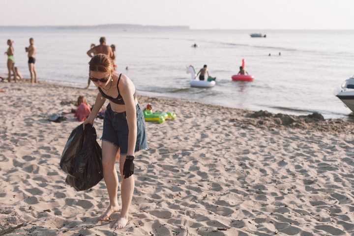 Чистота и туалет в морском контейнере. Как активисты улучшают пляж новосибирского Академгородка