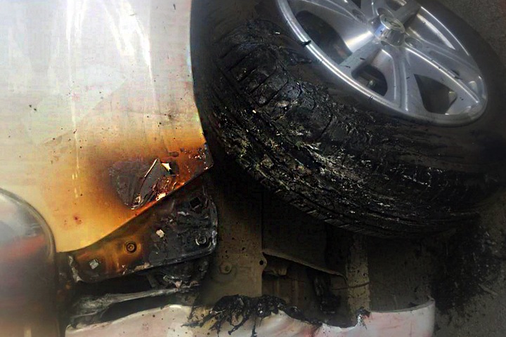 Жительница Новосибирска обвинила в поджоге своей машины сотрудницу МВД из-за войны за ТСЖ