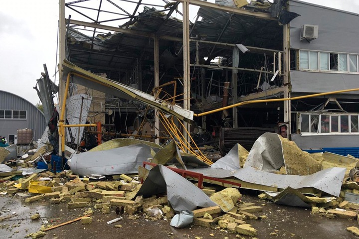 Взрыв разрушил здание новосибирского предприятия