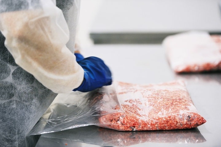 Запрет на вывоз говядины из Новосибирской области повысит уровень ее переработки внутри региона
