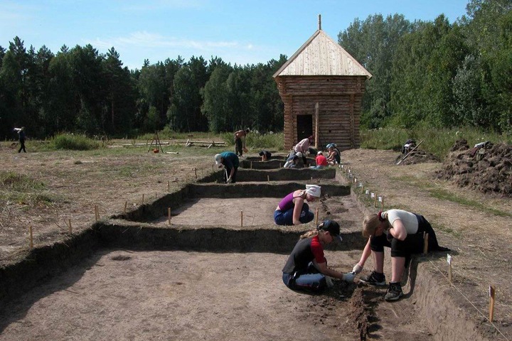 Новосибирские археологи с помощью креста пытаются найти место церкви древнейшего поселения региона
