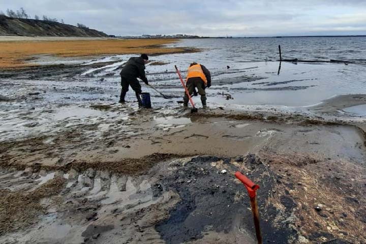 Власти отрицают утечку нефти в реку Хатанга на Таймыре