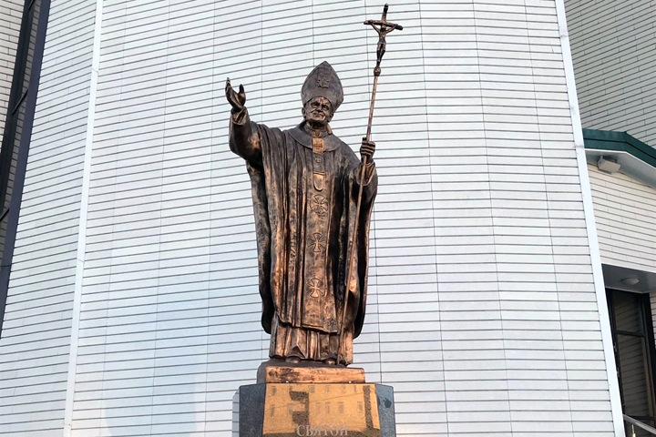Статуя Иоанна Павла II появилась в Иркутске