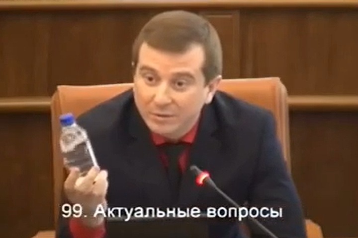 Красноярский депутат потребовал защитить свою воду: «Ее кто-то отпивает все время»