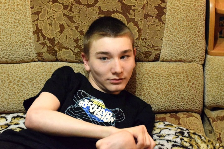 Новосибирскому подростку с ДЦП нужно инвалидное кресло
