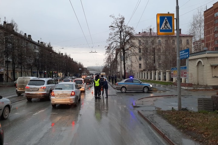 Маршрутка сбила женщину на пешеходном переходе в Новосибирске
