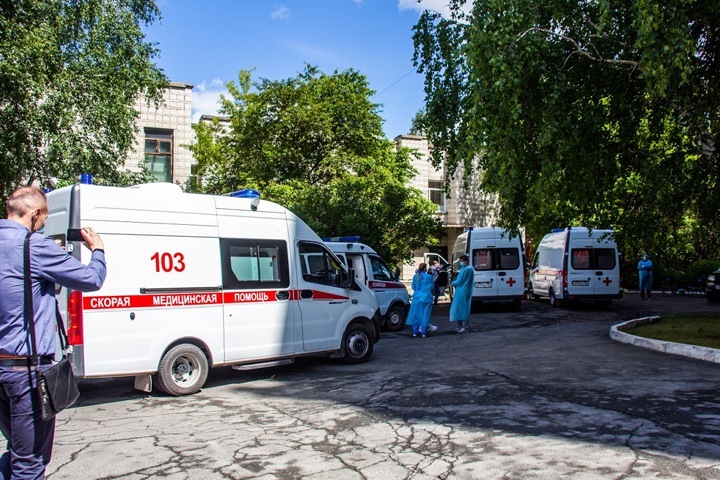 Работники скорой помощи Новосибирска раскритиковали говорящего о проблемах медицины фельдшера