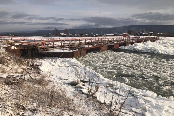Мост через Лену закрыли в Иркутской области из-за угрозы разрушения