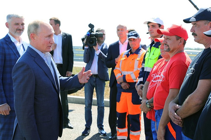 Числа недели: безработных все больше, сибиряки берут кредиты и публикуют карикатуры на Путина