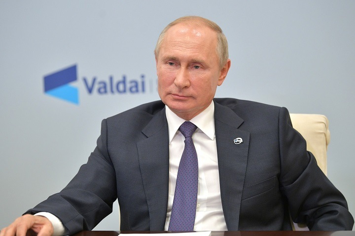 Красноярский сенатор предложил разрешить Путину нарушать закон после отставки