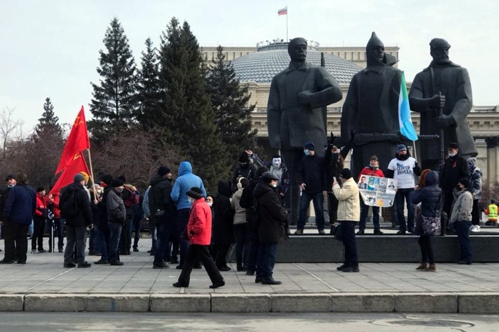 Новосибирцы поддержали протестующих в Хабаровске на пикетах