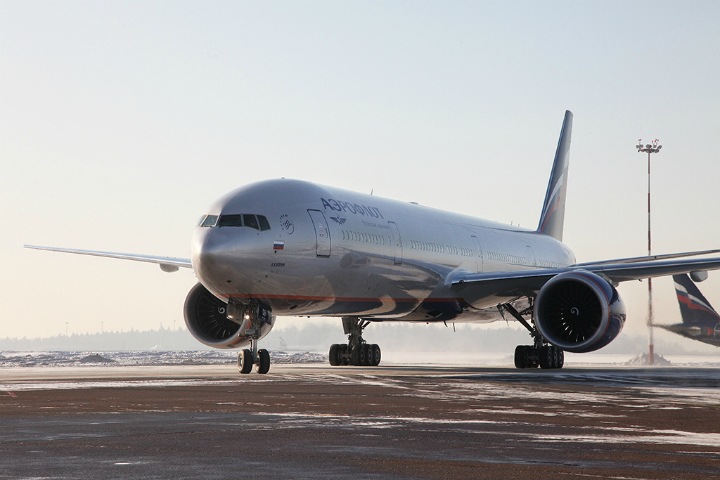 Омский суд обязал «Аэрофлот» заплатить компенсацию вдове умершего во время рейса пилота
