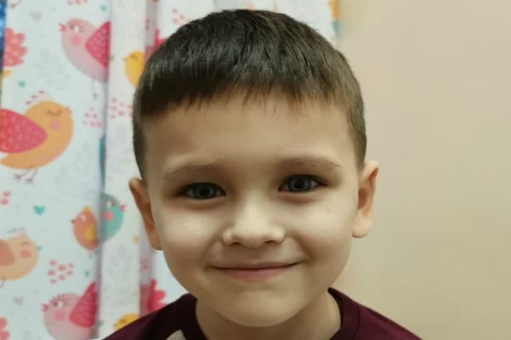 Ребенок с онкологией из Новосибирска мечтает о встрече с блогером