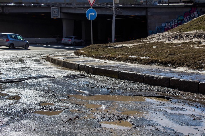 Мэрия Новосибирска решила экономить на ремонте дорог