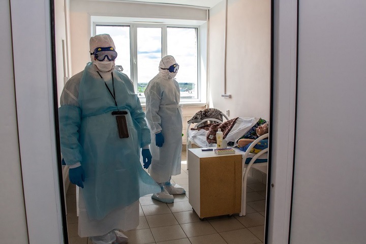 Риск заразиться коронавирусом в Новосибирске и Иркутске оказался выше среднего по России