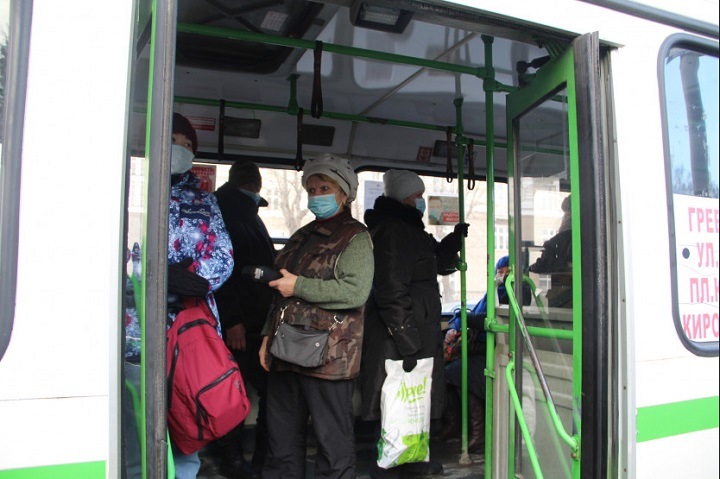 Свыше 570 сотрудников общественного транспорта заразились коронавирусом в Новосибирской области