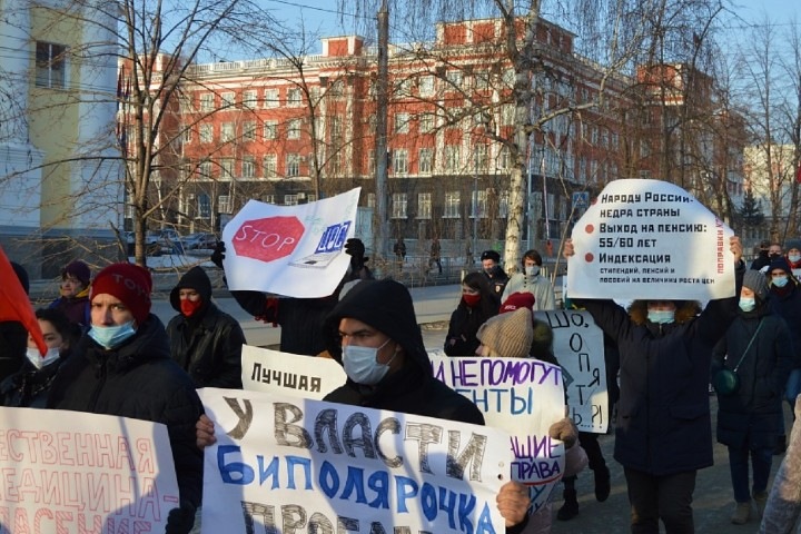 «Хватит Путина продлять»: барнаульцы вышли на митинг