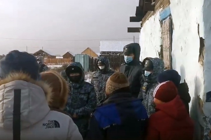 Власти начали снос «самовольного» жилья в Кызыле в двадцатиградусный мороз