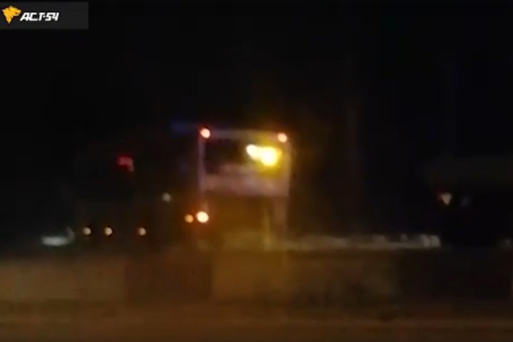 Пассажирский автобус вылетел в кювет в Новосибирске