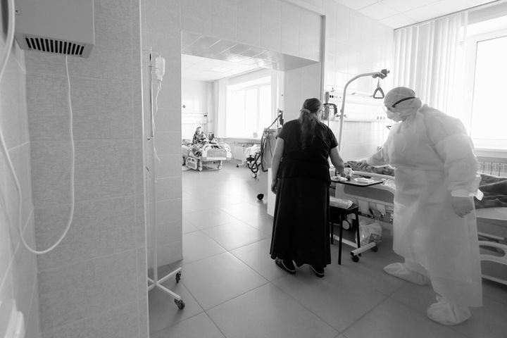 50-летние новосибирцы умерли от коронавируса. Еще шесть жертв