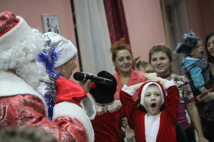 Новосибирским родителям запретили приходить на детские утренники