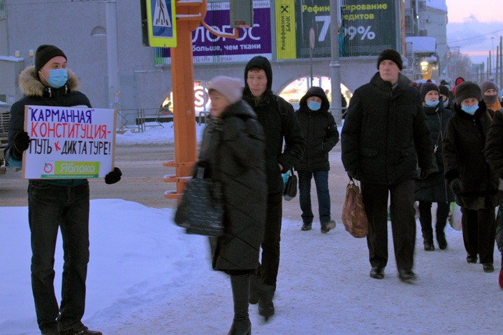Сибиряки вышли на пикеты против «обнуленной» Конституции