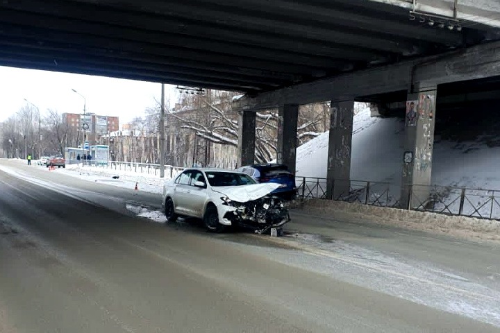 Пьяный подросток протаранил две машины на Первомайке в Новосибирске: пострадала трехлетняя девочка