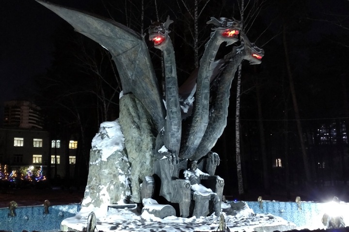 Новосибирской статуе Змея Горыныча добавили пламя