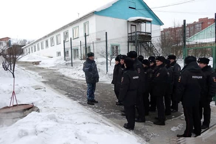 «Засунули кипятильник в задний проход, он взорвался»: иркутских надзирателей обвинили в пытках сироты