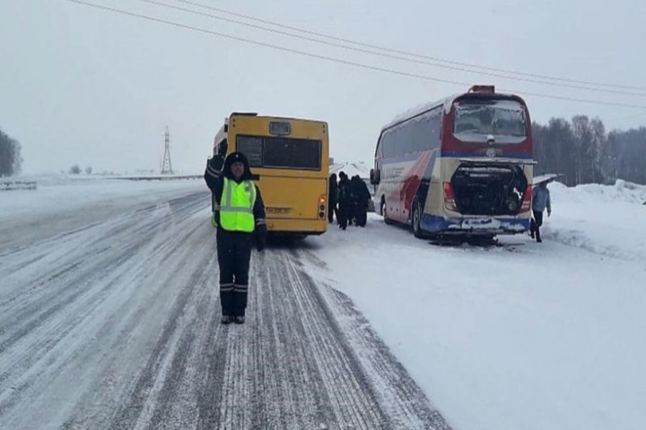 Часть автобусных маршрутов закрыта в Томске и Новосибирске из-за аномальных морозов