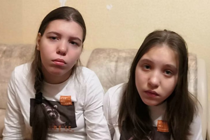 Новосибирским близнецам с ДЦП требуются аппараты для коррекции походки