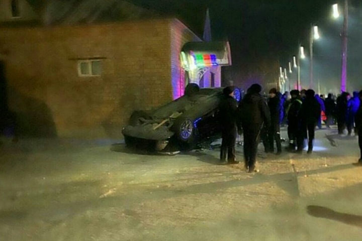 Массовая драка с перевернутым автомобилем произошла в военном городе Забайкалья