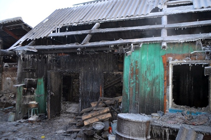 Трое предупрежденных о пожаре тувинцев погибли в сгоревшем доме