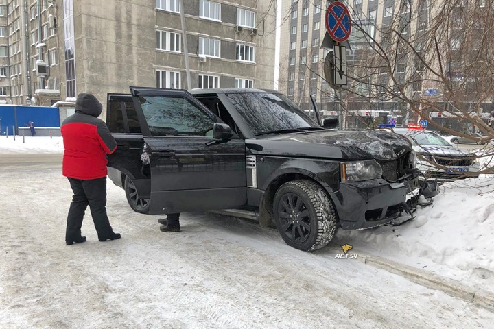 Сбивший женщину в центре Новосибирска водитель мог быть пьян в момент ДТП