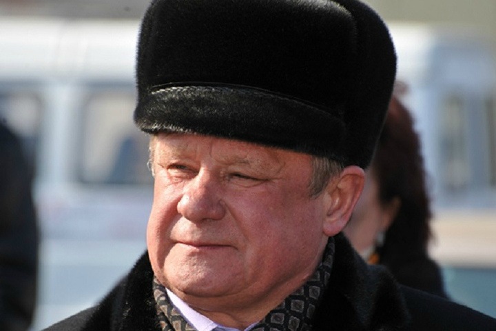 Бывший мэр Горно-Алтайска заплатит 1,5 млн за похищенный у администрации автомобиль